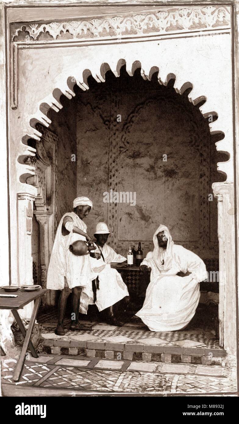 Burton Holmes en costume national à Fès, Maroc, 1894 Banque D'Images