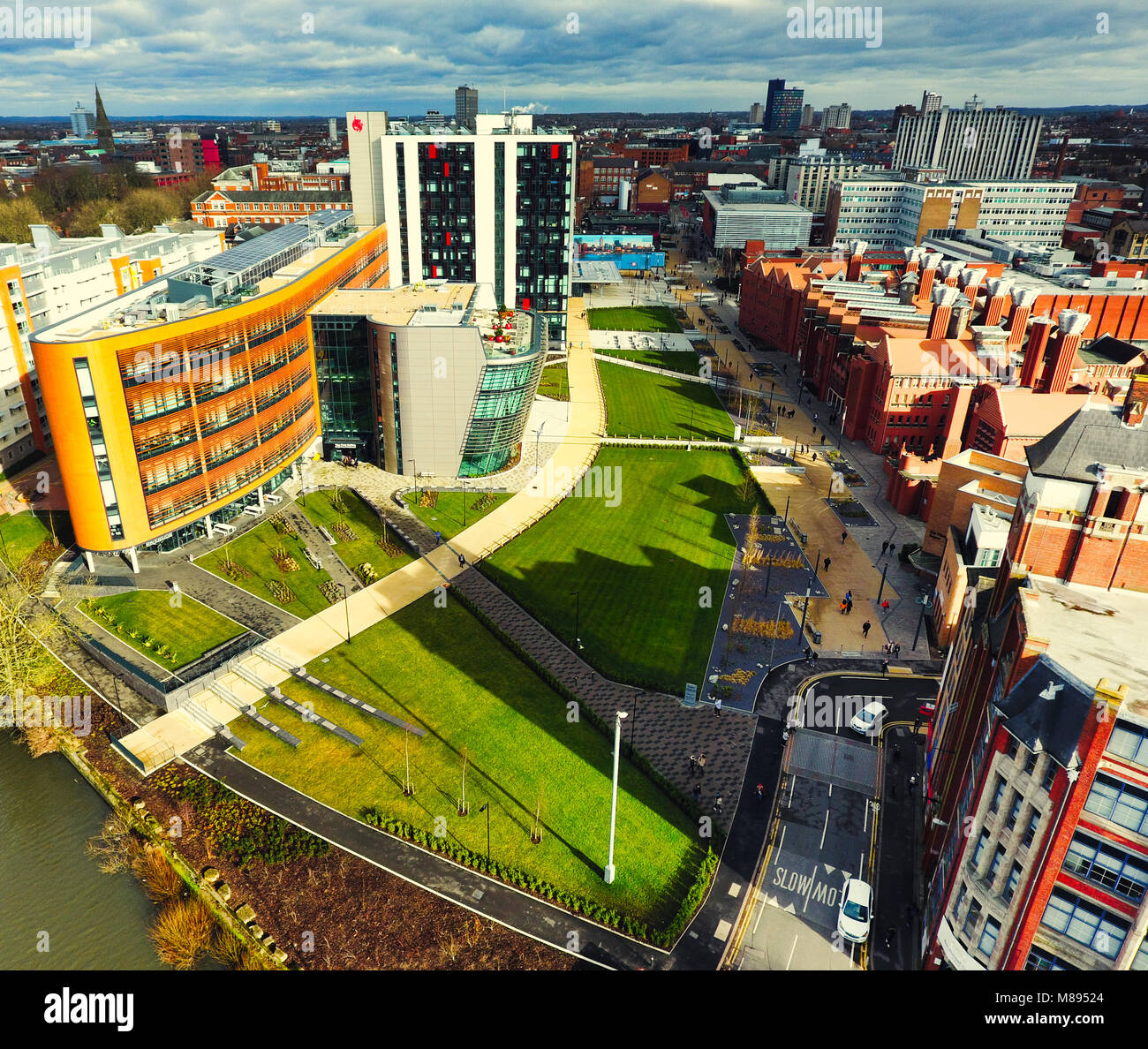 L'Université De Montfort lors d'une journée ensoleillée Banque D'Images
