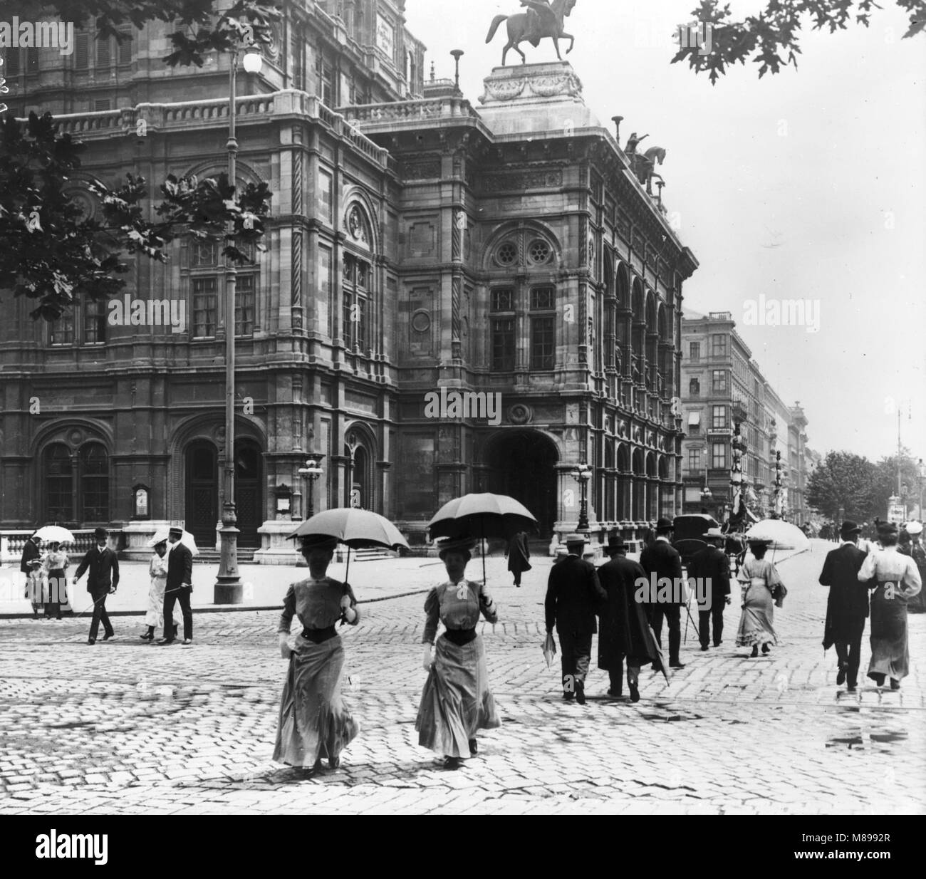 Maison de l'Opéra de Vienne, Vienne, Autriche, par Burton Holmes, 1907 Banque D'Images