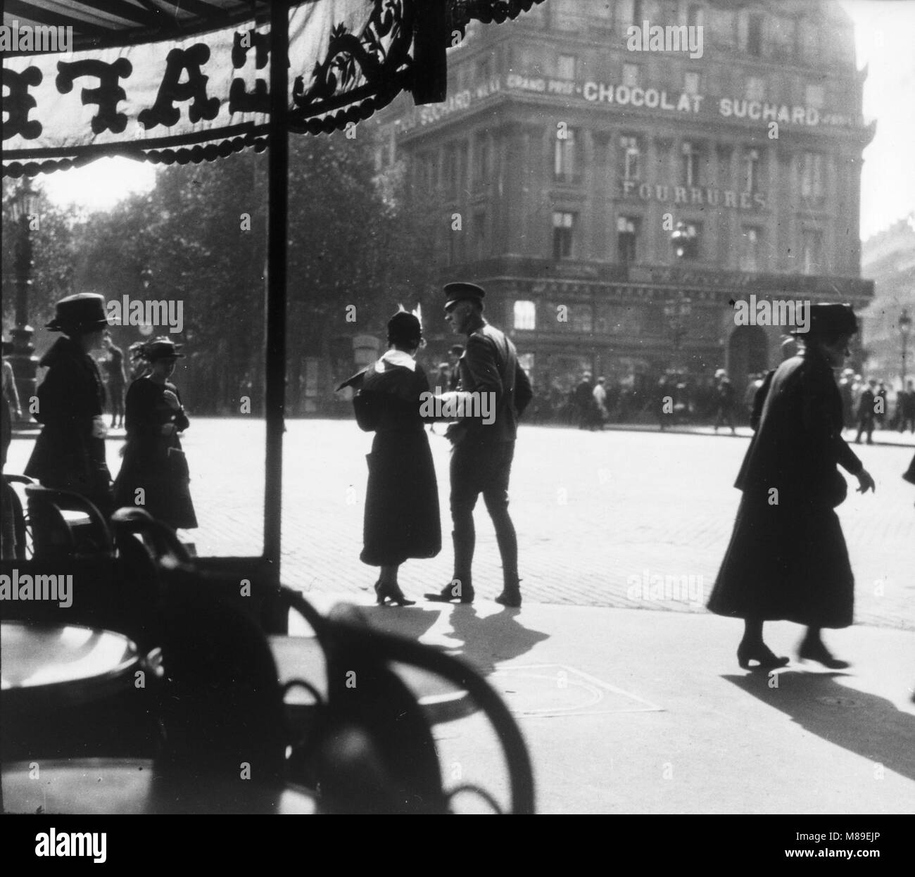 Le moment de tendresse, Paris, France, 1918 Banque D'Images