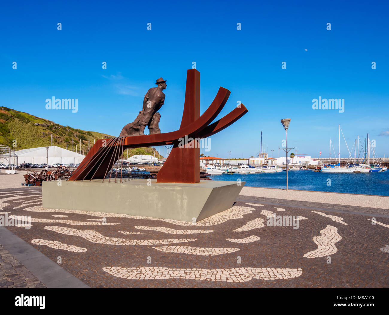 Monument situé sur le port de Praia da Vitoria, l'île de Terceira, Açores, Portugal Banque D'Images