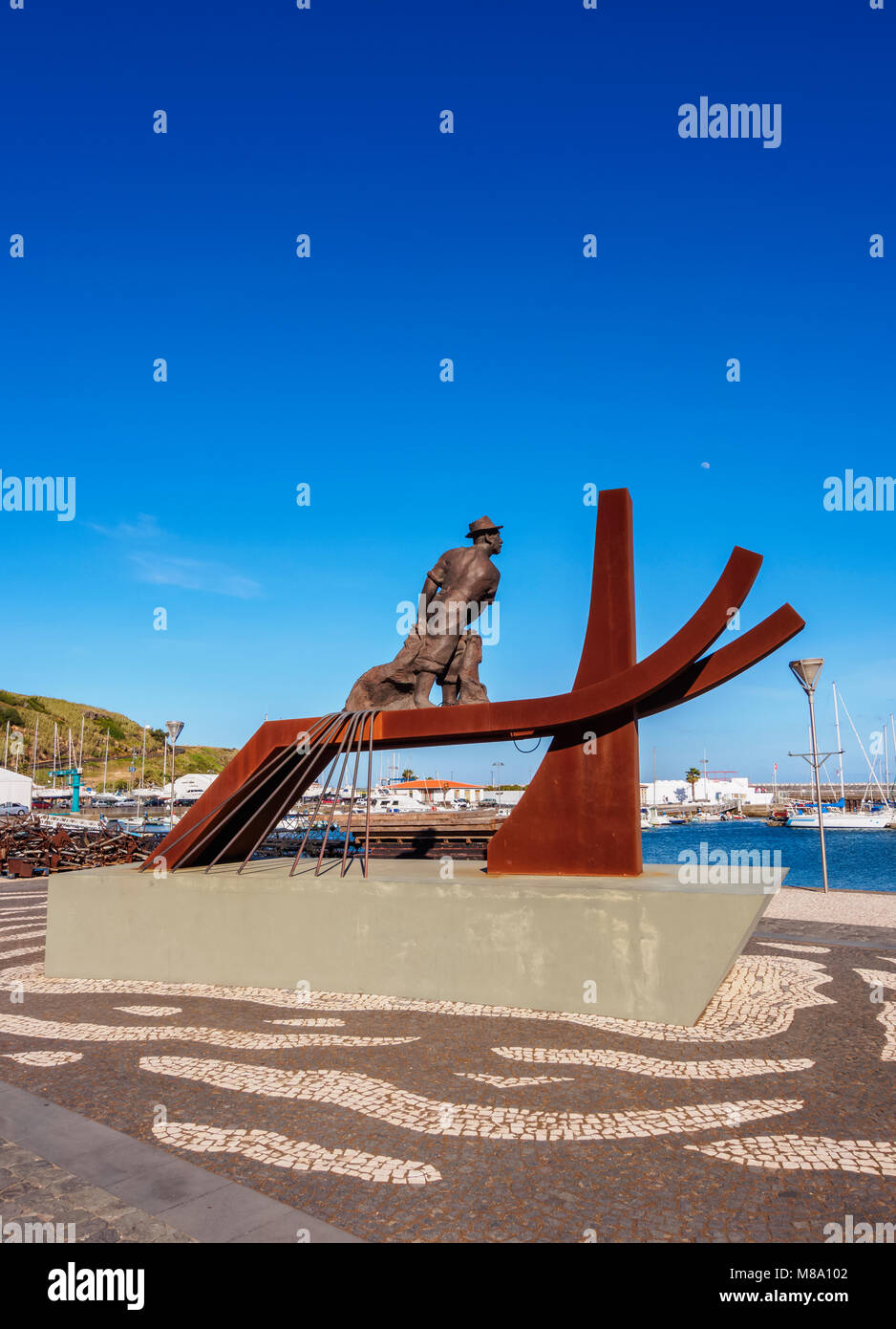 Monument situé sur le port de Praia da Vitoria, l'île de Terceira, Açores, Portugal Banque D'Images