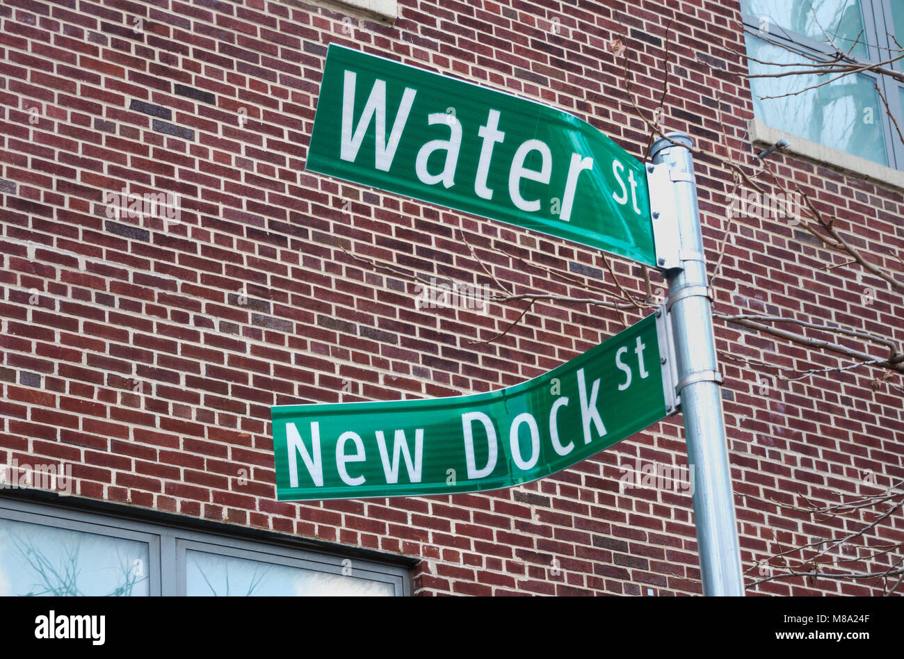 Les plaques de rue de la rue de l'eau et nouveau Dock Street dans Dumbo, Brooklyn, NYC Banque D'Images