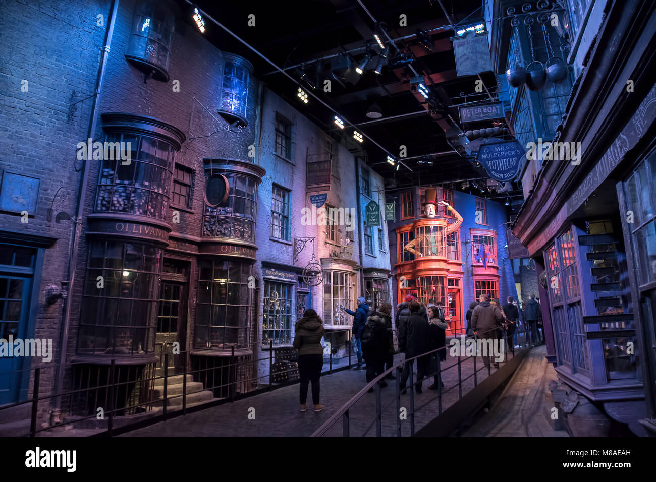 LEAVESDEN, UK - 24 février 2018 : le chemin de traverse l'affichage à la réalisation d'Harry Potter Warner Bros studio tour à Leavesden en, UK Banque D'Images
