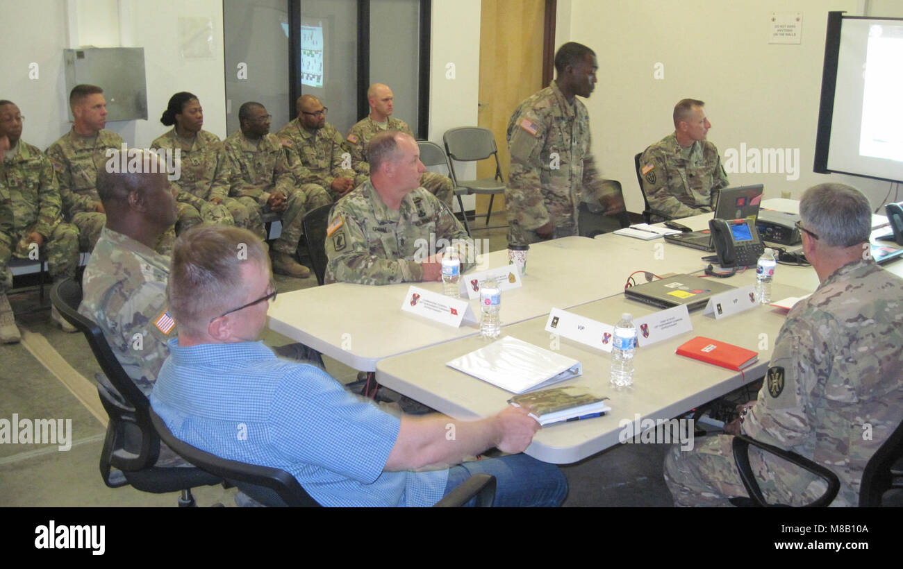 Des dirigeants de la 1ère Commande de soutien (théâtre), la 316e commande soutien expéditionnaire () et le maintien en puissance (135e commande expéditionnaire) se sont réunis pour un exercice de préparation de mission (MRX) à Fort Hood, au Texas, le 17 juillet, 2017 à 28. Banque D'Images