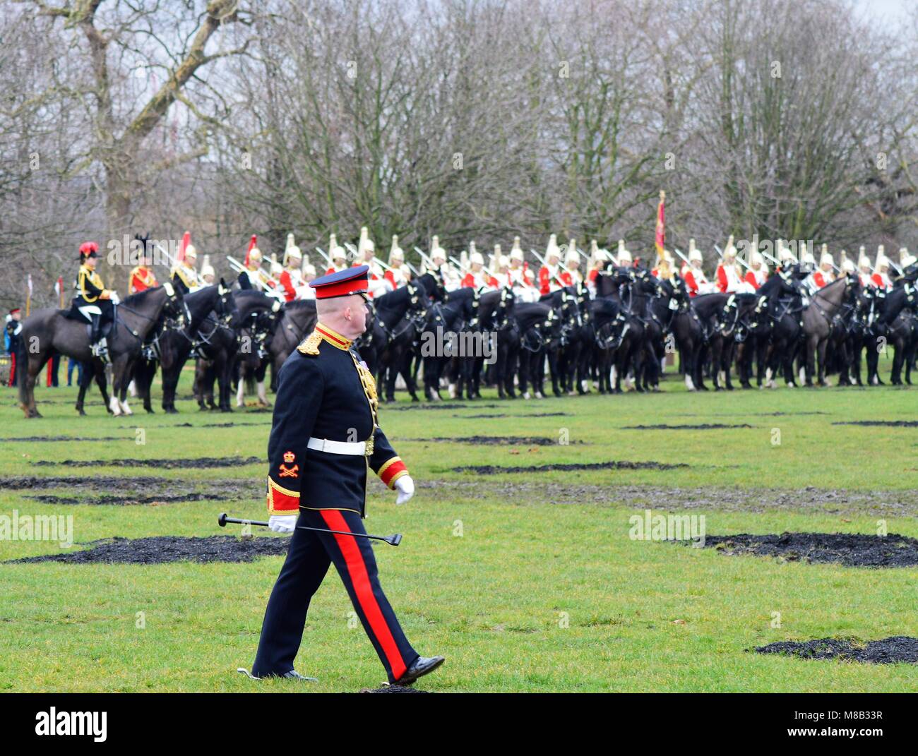 Le major Benjamin Bathurst, CBE, Commandant de la Division des ménages a inspecté le ménage complet avant l'été de la Division des fonctions honorifiques Banque D'Images