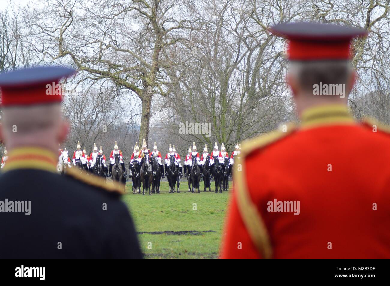 Le major Benjamin Bathurst, CBE, Commandant de la Division des ménages a inspecté le ménage complet avant l'été de la Division des fonctions honorifiques Banque D'Images