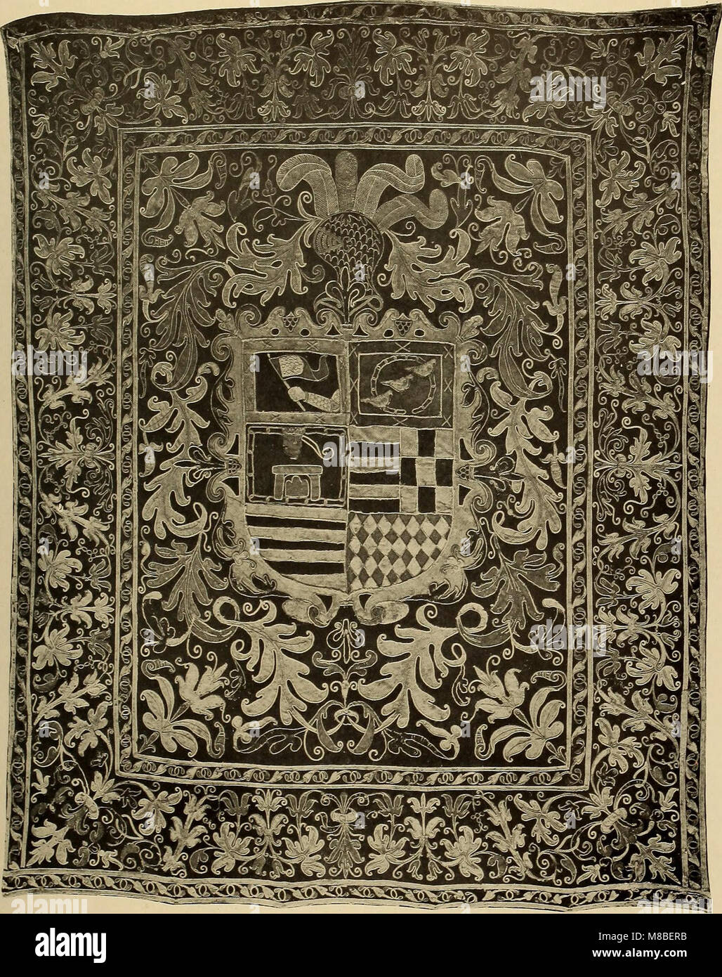 Textiles décoratifs ; un livre illustré sur les meubles, les revêtements de murs et sols, y compris les damas, velours et brocarts, tapisseries, Dentelles, broderies, chintzes, cretons, tentures et d'(14781088134) Banque D'Images