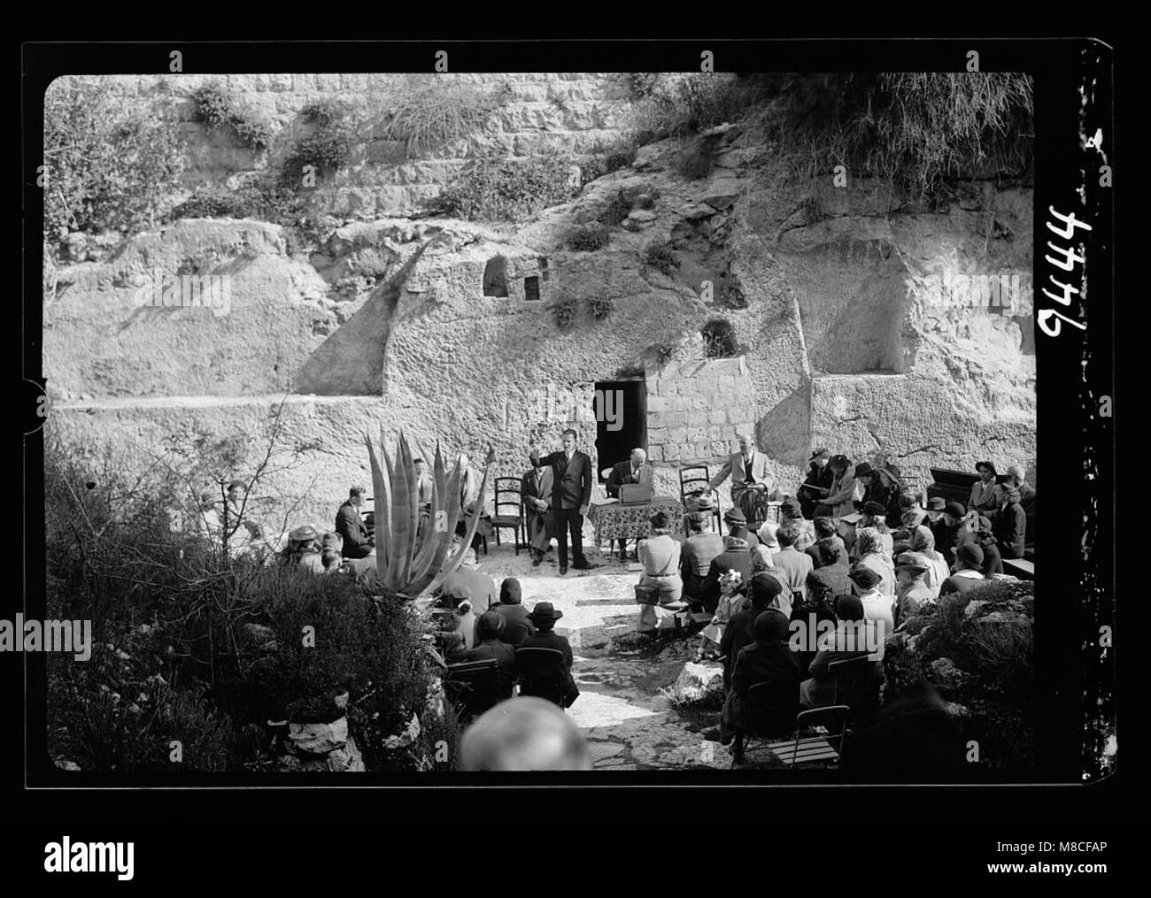 Le matin de Pâques, le 9 avril 1939, un sermon a été prononcé au Tombeau du jardin à Jérusalem, un site important dans la tradition chrétienne. Cet endroit est considéré comme le lieu de sépulture de Jésus-Christ, et l'événement aurait marqué une observance religieuse importante. Banque D'Images