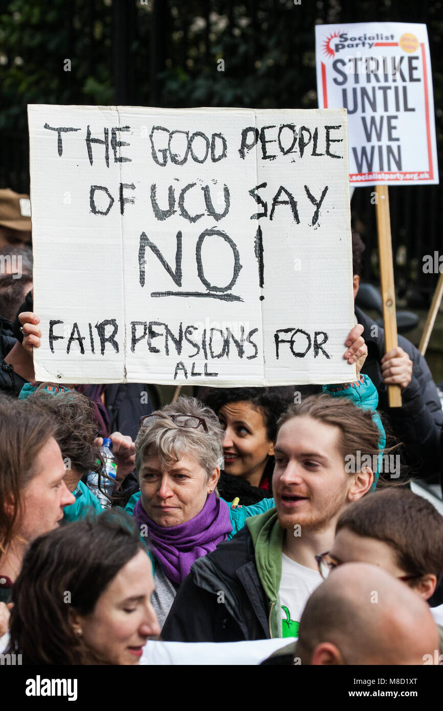 Londres, Royaume-Uni. 14 mars, 2018. Les membres du syndicat UCU, partisans et les étudiants prennent part à la Marche pour les pensions et de rémunération. Banque D'Images