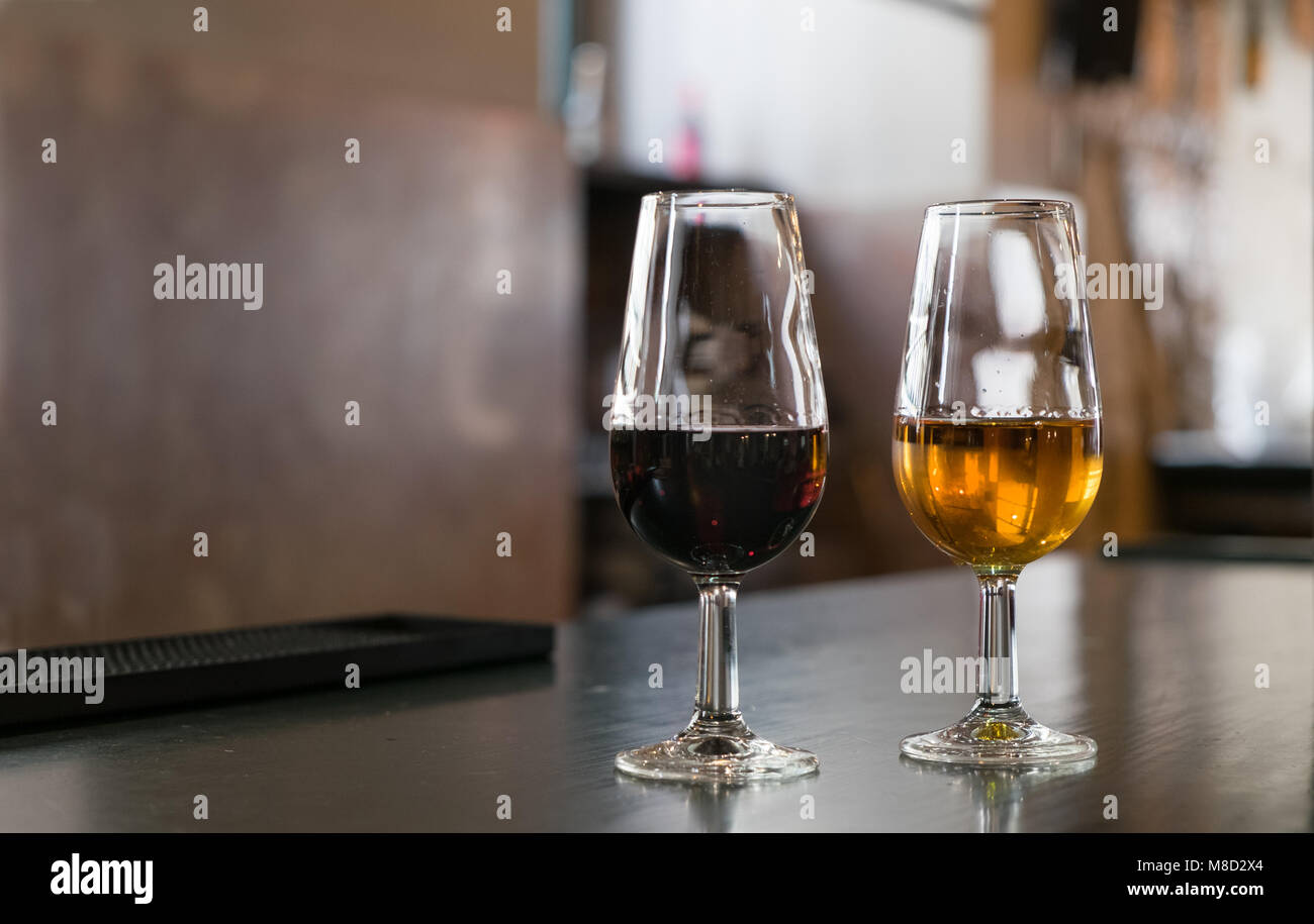 Dégustation de vin de Porto à Lisbonne bar Banque D'Images