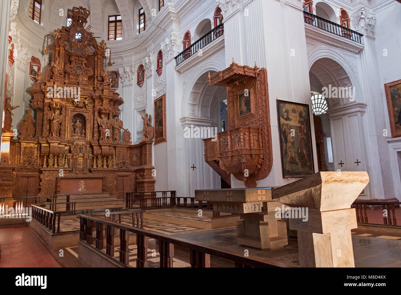 Intérieur de l'église Saint Gaetano Old Goa Inde Banque D'Images