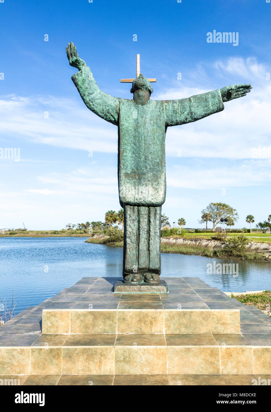 St Augustine, FL - Mars 07, 2018 : une vue de la statue en bronze du Père Francisco Lopez construite par Ivan Mestrovi. La statue est située sur le Banque D'Images