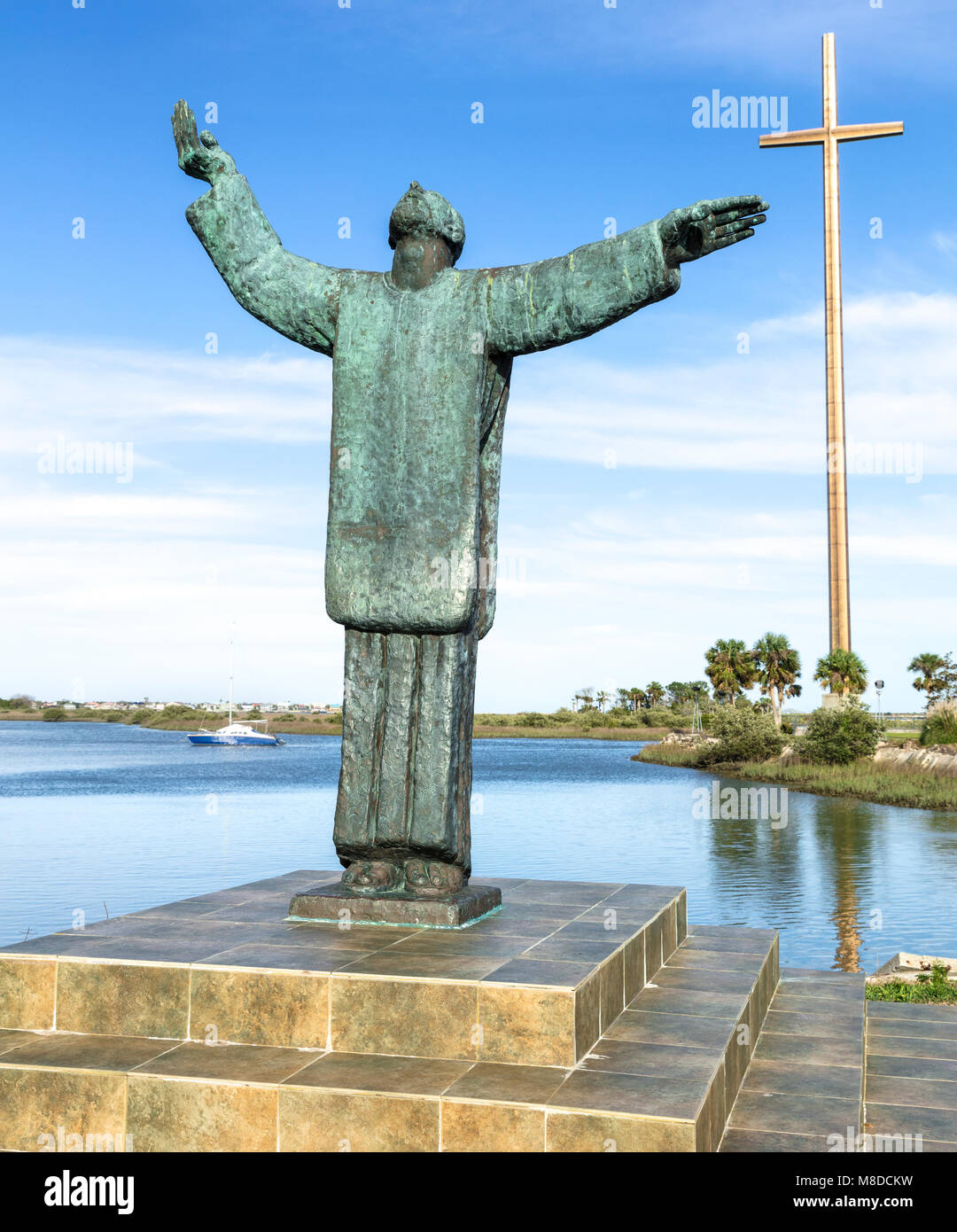 St Augustine, FL - Mars 07, 2018 : une vue de la statue en bronze du Père Francisco Lopez construite par Ivan Mestrovi. La statue est située sur le Banque D'Images
