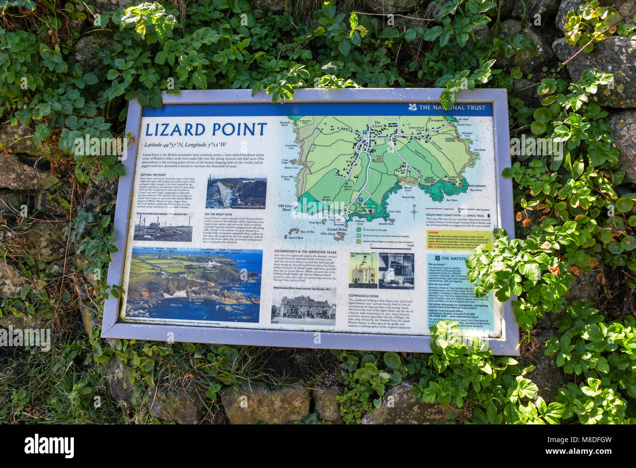 Une fiducie nationale Plan de 'Lizard Point' la Péninsule du Lézard, Cornwall, Angleterre du Sud-Ouest, Royaume-Uni. PHOTO PRISE À PARTIR DE SENTIER PUBLIC Banque D'Images