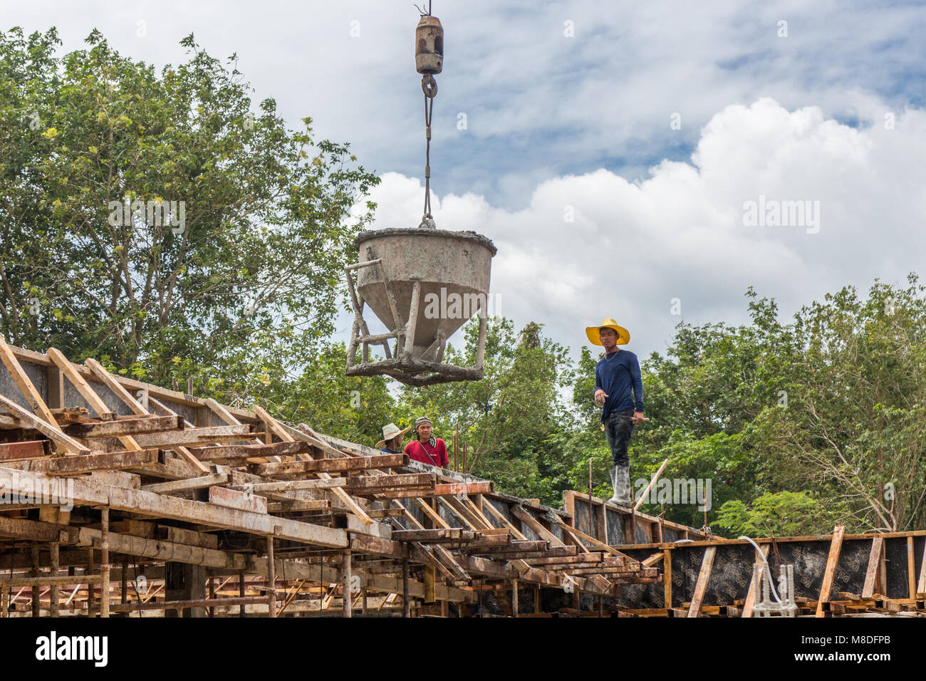 Travailleurs birmans sur chantier, Phuket, Thailand Banque D'Images