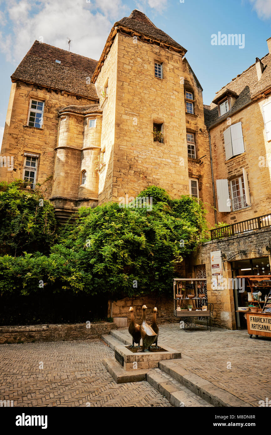 La Place du Marché des oies dans la ville médiévale de Sarlat La canéda dans le Périgord Noir Région de la Dordogne France. Banque D'Images
