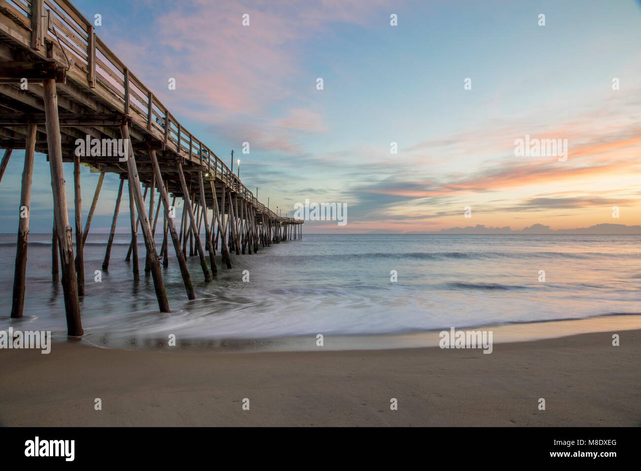 Avalon pier au lever du soleil Banque D'Images