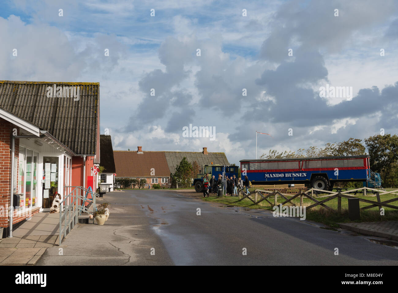 Les touristes arrivant sur la mer du Nord île de Mandø sur une excursion d'une journée, l'UNESCO patrimoine mondial naturel, Ribe, Jutland, Danemark Banque D'Images
