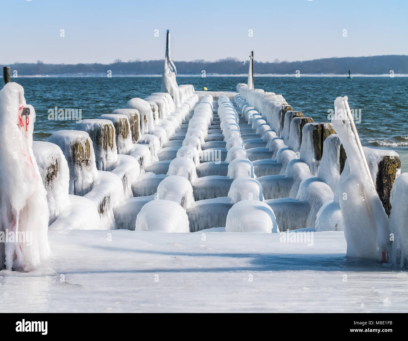 Lübeck Travemünde jetée gelés en hiver Banque D'Images