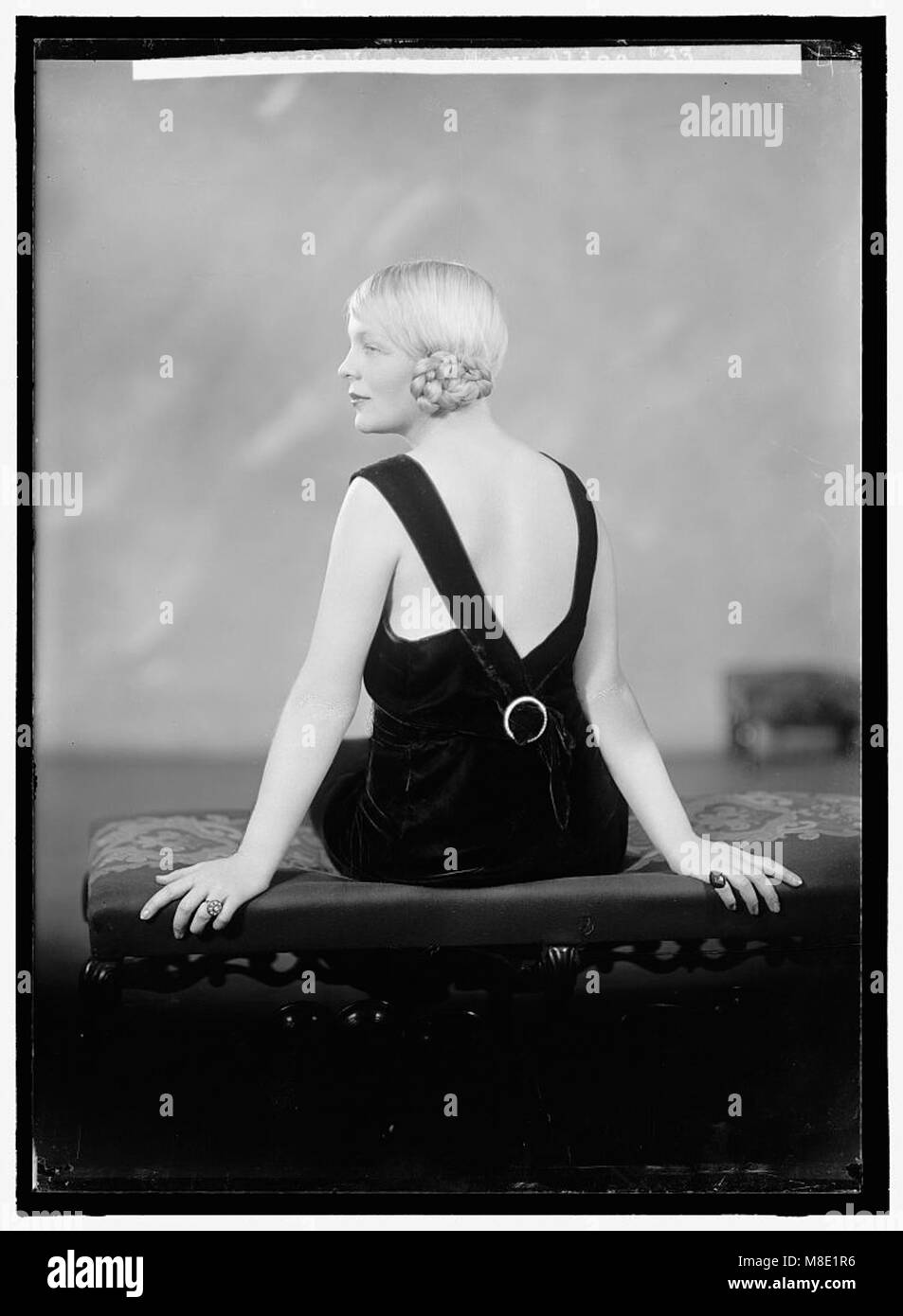 Ce portrait met en scène Mary Alice Myers, capturant un moment de sa vie. La photographie souligne son histoire personnelle et fait partie des archives historiques. Banque D'Images