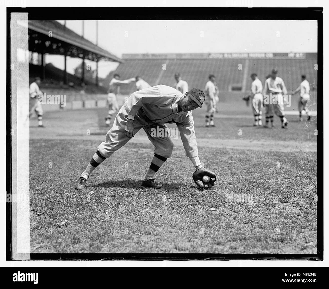 Une photographie de 1924 du bâtiment Rigney à Détroit, montrant l'architecture et le cadre urbain de la ville au début du XXe siècle. L'image met en évidence les éléments de conception et le contexte historique de Détroit pendant cette période. Banque D'Images