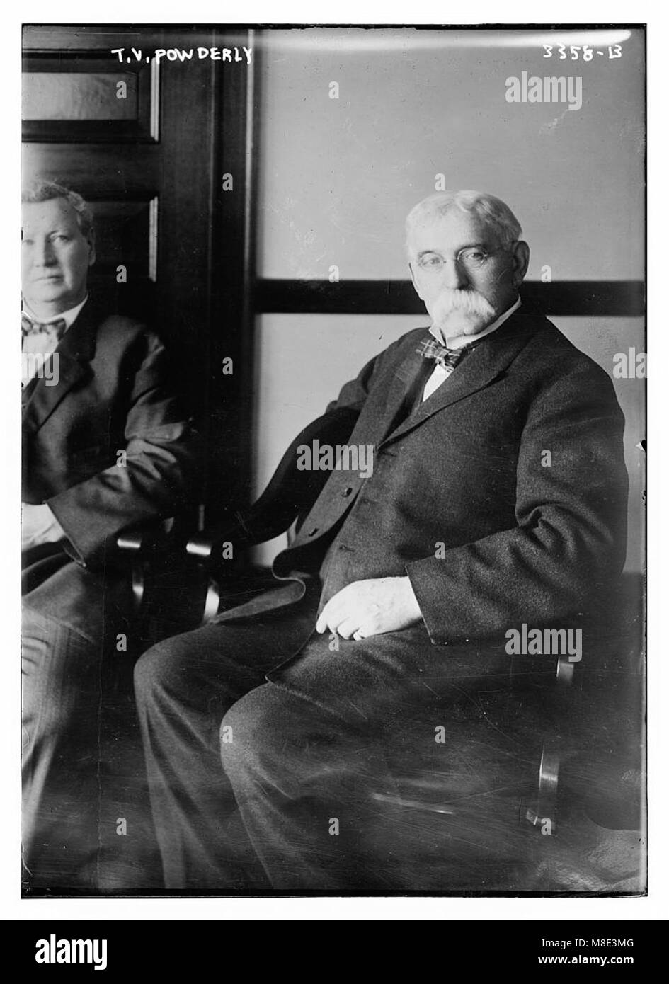 Portrait de T.V. Powderly, un éminent leader ouvrier aux États-Unis à la fin du XIXe siècle. Powderly est surtout connu pour son leadership dans les Chevaliers du travail, une importante organisation syndicale défendant les droits des travailleurs. Banque D'Images