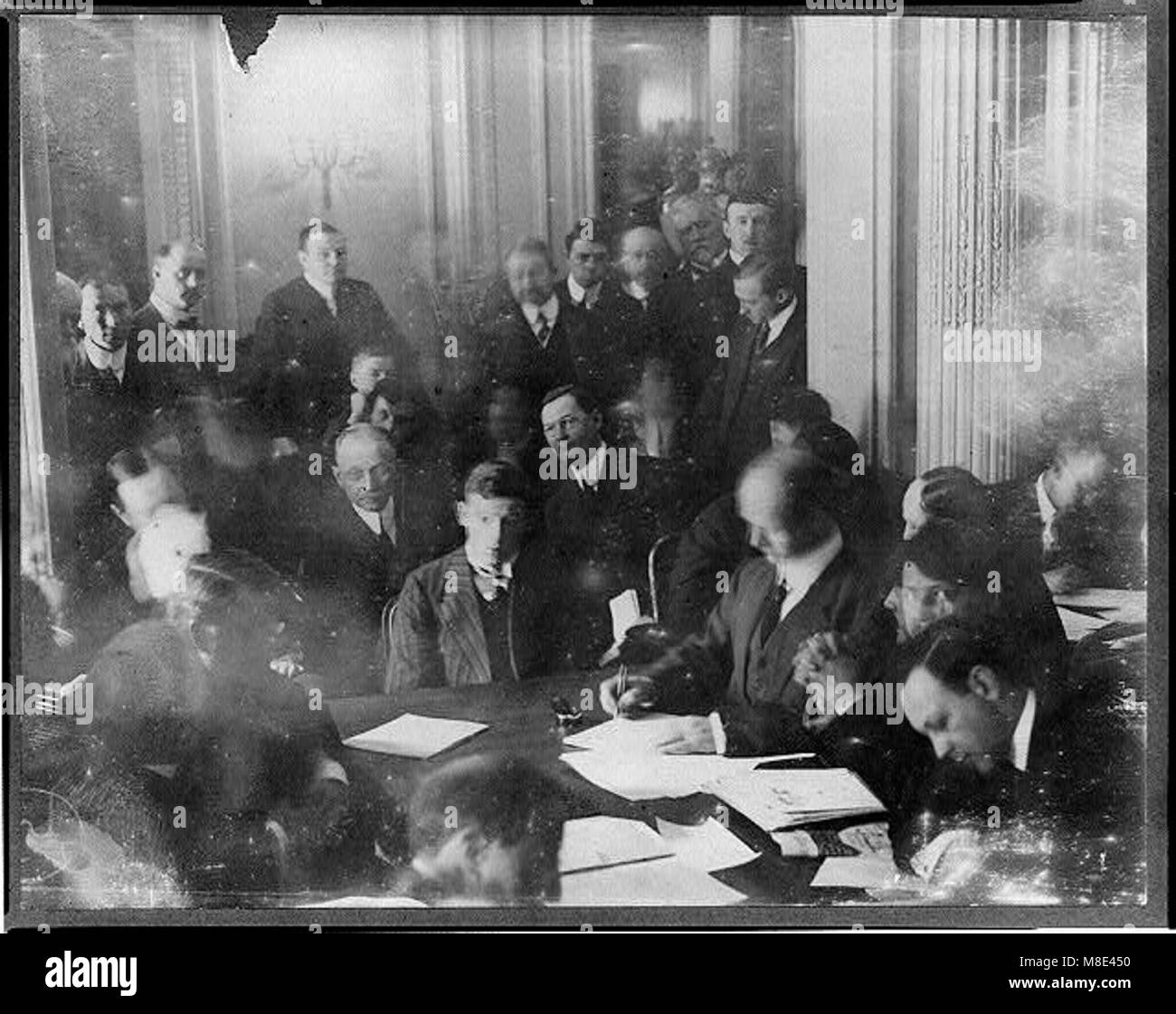 La Commission d'enquête du Sénat a tenu des audiences concernant la catastrophe du Titanic à l'hôtel Waldorf Astoria. Cet événement a consisté à interroger des personnes clés liées au naufrage du navire, dans le but de découvrir les causes de la tragédie. Banque D'Images