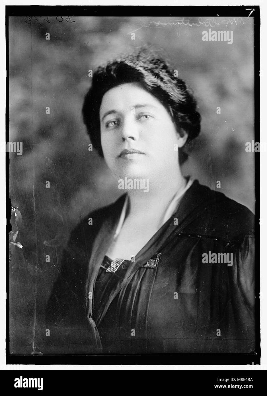 Cette image montre MRS Whitmore, un éminent défenseur du suffrage féminin, participant au mouvement pour le droit de vote des femmes au début du XXe siècle. Le mouvement suffragiste, qui a lutté pour l’égalité des femmes, est représenté par le rôle actif de MRS Whitmore dans la cause. Banque D'Images