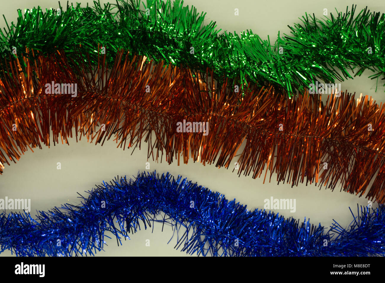 Nouvelle année de guirlandes ou arc-en-ciel colorés en bleu , décoration rouge et vert pétillant si glitter abstract background Banque D'Images