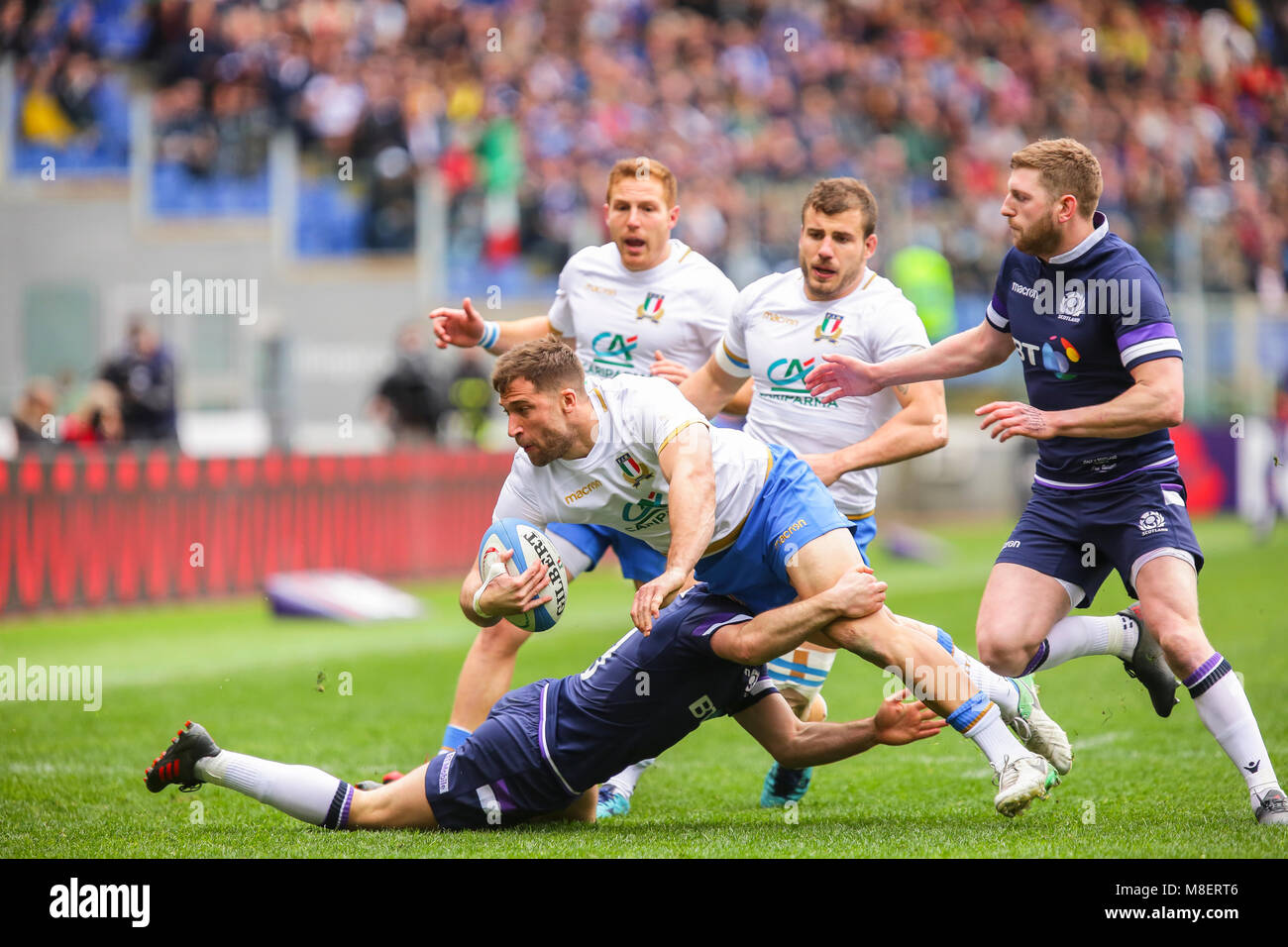 Rome, Italie. 17 février 2018. L'aile d'Italie Tommaso Benvenuti porte le ballon dans le match contre l'IScotland NatWest en 2018 Championnat 6Nations Massimiliano Carnabuci/Alamy Live News Banque D'Images