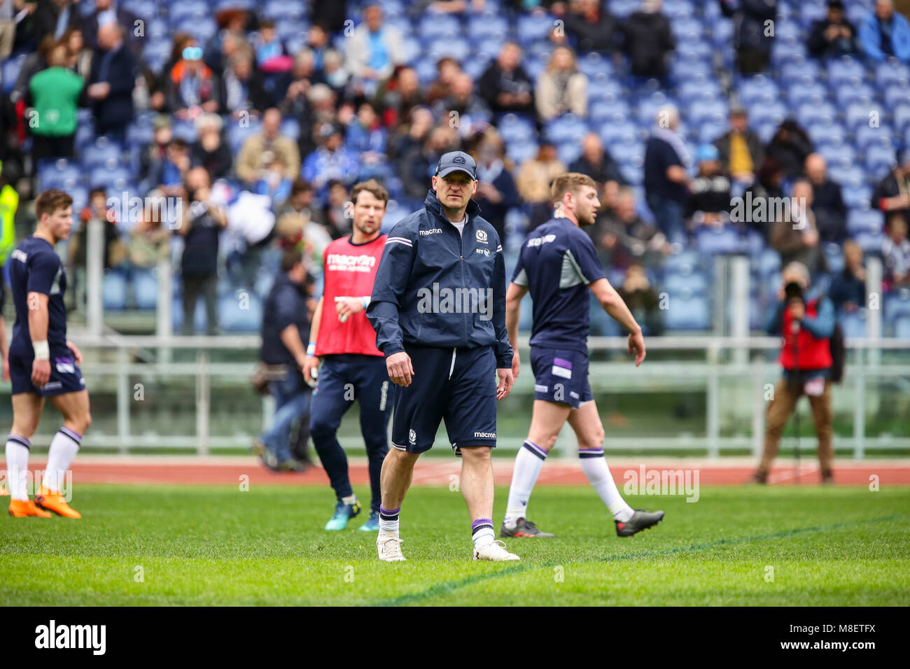 Rome, Italie. 17 février 2018. L'entraîneur-chef de l'Ecosse Gregor Townsend dans l'échauffement avant le match contre l'Italie au Championnat 2018 6NatWest Massimiliano Carnabuci/Alamy Live News Banque D'Images
