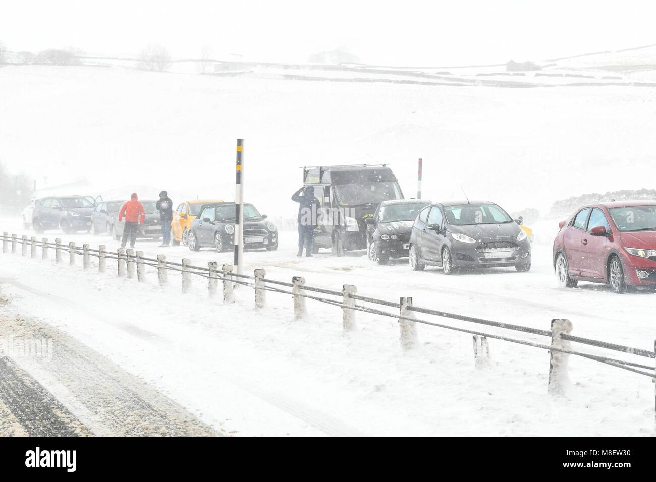 A66, UK, 17 mars 2018. A66 en direction de l'Est - 17 mars 2018 : uk - les automobilistes bloqués sur l'A66 en direction de l'axe routier en Cumbria après une mise en portefeuille camion dans beaucoup de neige et de gel a entraîné les bouchons Crédit : Kay Roxby/Alamy Live News Banque D'Images