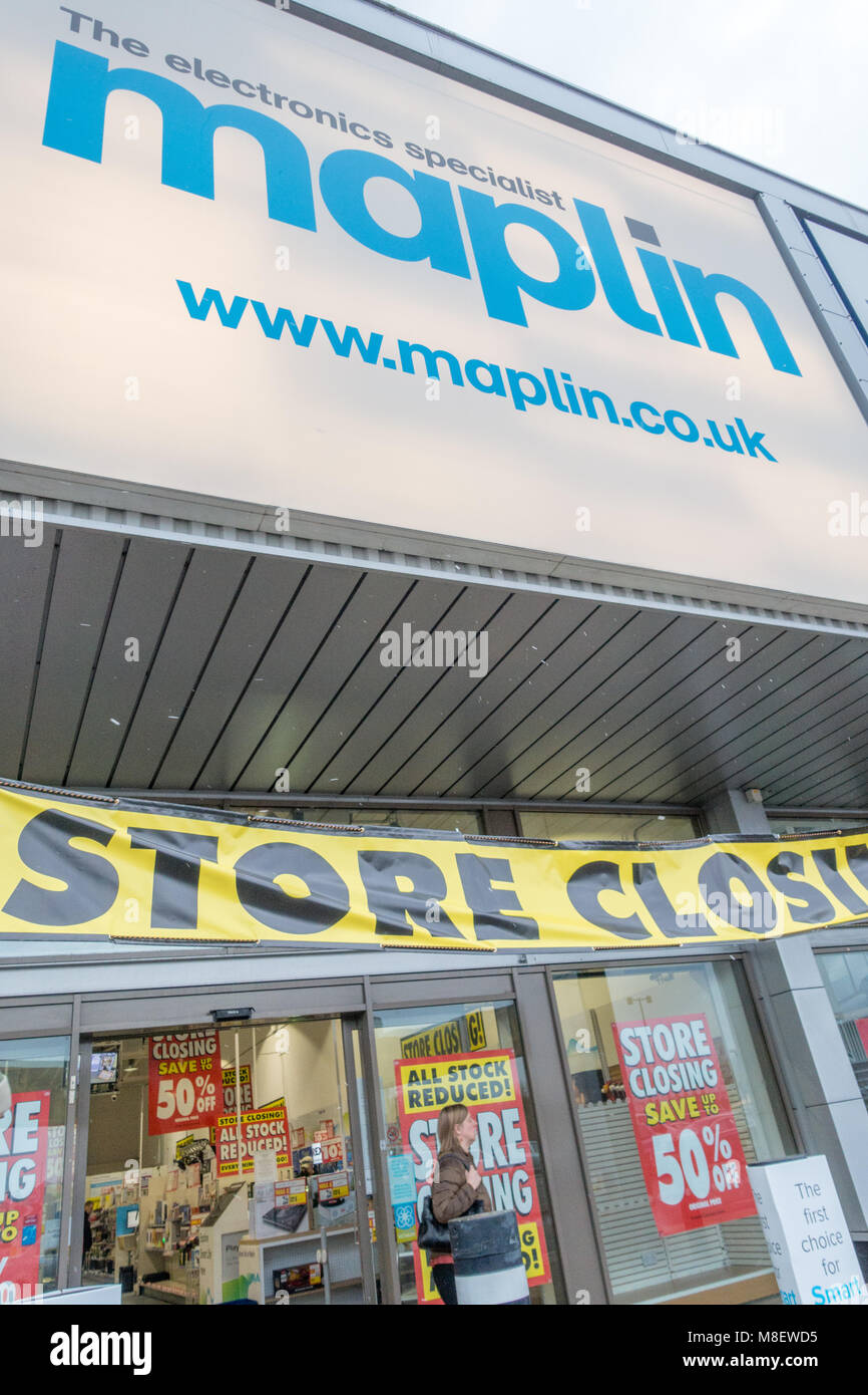 L'Maplin store sur le Retail Park Brunel dans la lecture d'une fermeture à vendre Vente de stock à prix discount. Banque D'Images