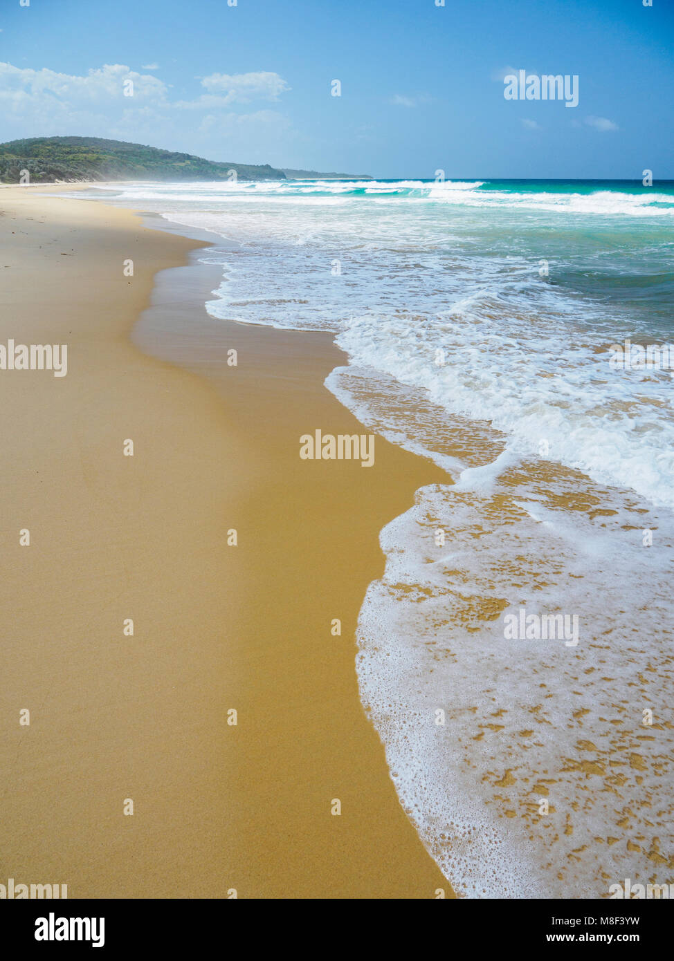 L'Australie, Nouvelle Galles du Sud, de Bermagui, vue panoramique sur mer et plage de sable Banque D'Images