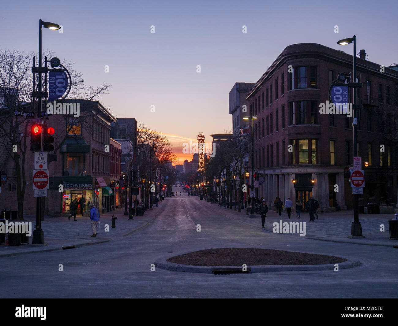 State Street au crépuscule. Madison, Wisconsin. Banque D'Images