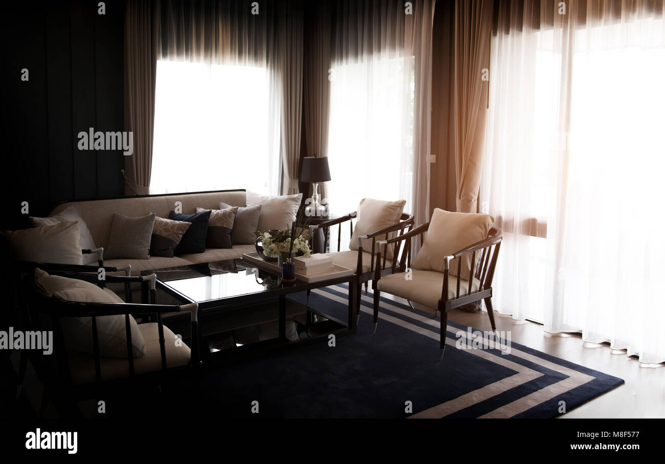 Salon de Luxe avec chaise table et canapé meubles. Vous pourrez vous détendre dans l'architecture de la lumière du jour pour l'arrière-plan Banque D'Images