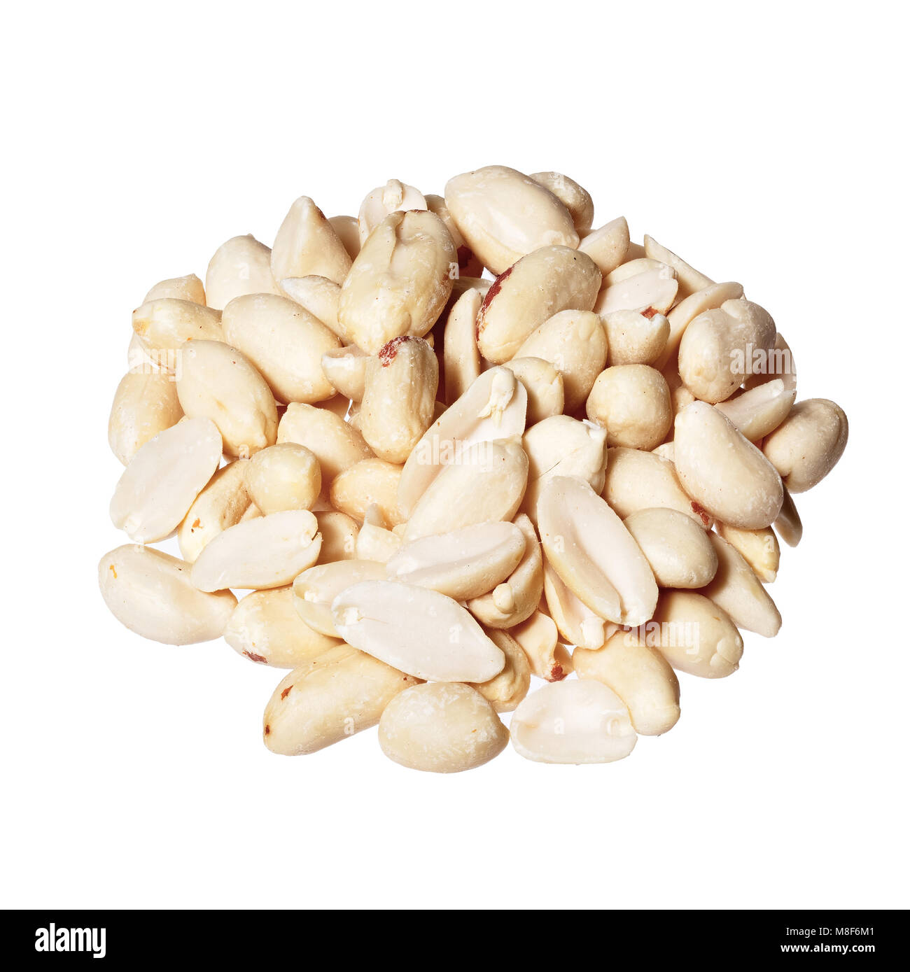 Cacahuètes salées décortiquées isolé sur fond blanc. Banque D'Images