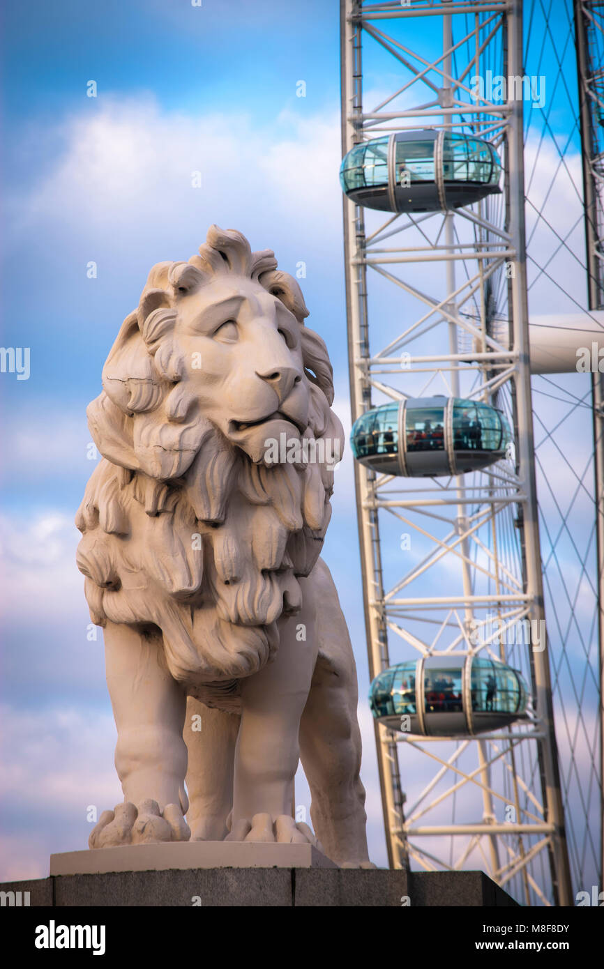 La Banque du sud du lion avec British Airways London Eye London UK Banque D'Images
