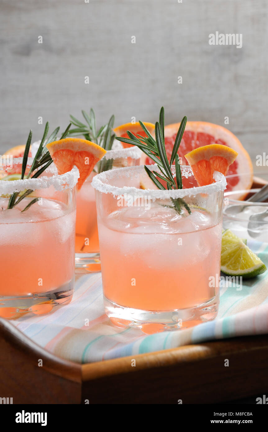 Ce magnifique cocktail de rose fraîche Palomas. Une boisson festive est idéal pour un brunch, les parties et les jours fériés. Banque D'Images