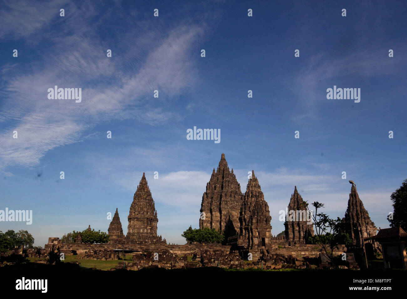 Yogyakarta, Indonésie. Mar 16, 2018. Avis de Prambanan temple durant la cérémonie rituelle Tawur Agung Kasanga avant de célébrer Nyepi à Yogyakarta, Indonésie. Balinais Nyepi est ' jour Silence' est que chaque nouvelle année commarated Saka selon calendrier balinais. Credit : Dadang Trimulyanto/Pacific Press/Alamy Live News Banque D'Images Yogyakarta, Indonésie. Mar 16, 2018. Avis de Prambanan temple durant la cérémonie rituelle Tawur Agung Kasanga avant de célébrer Nyepi à Yogyakarta, Indonésie. Balinais Nyepi est ' jour Silence' est que chaque nouvelle année commarated Saka selon calendrier balinais. Credit : Dadang Trimulyanto/Pacific Press/Alamy Live News Banque D'Images