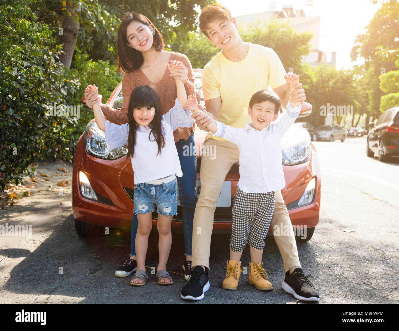 Happy Family enjoying road trip et les vacances d'été Banque D'Images