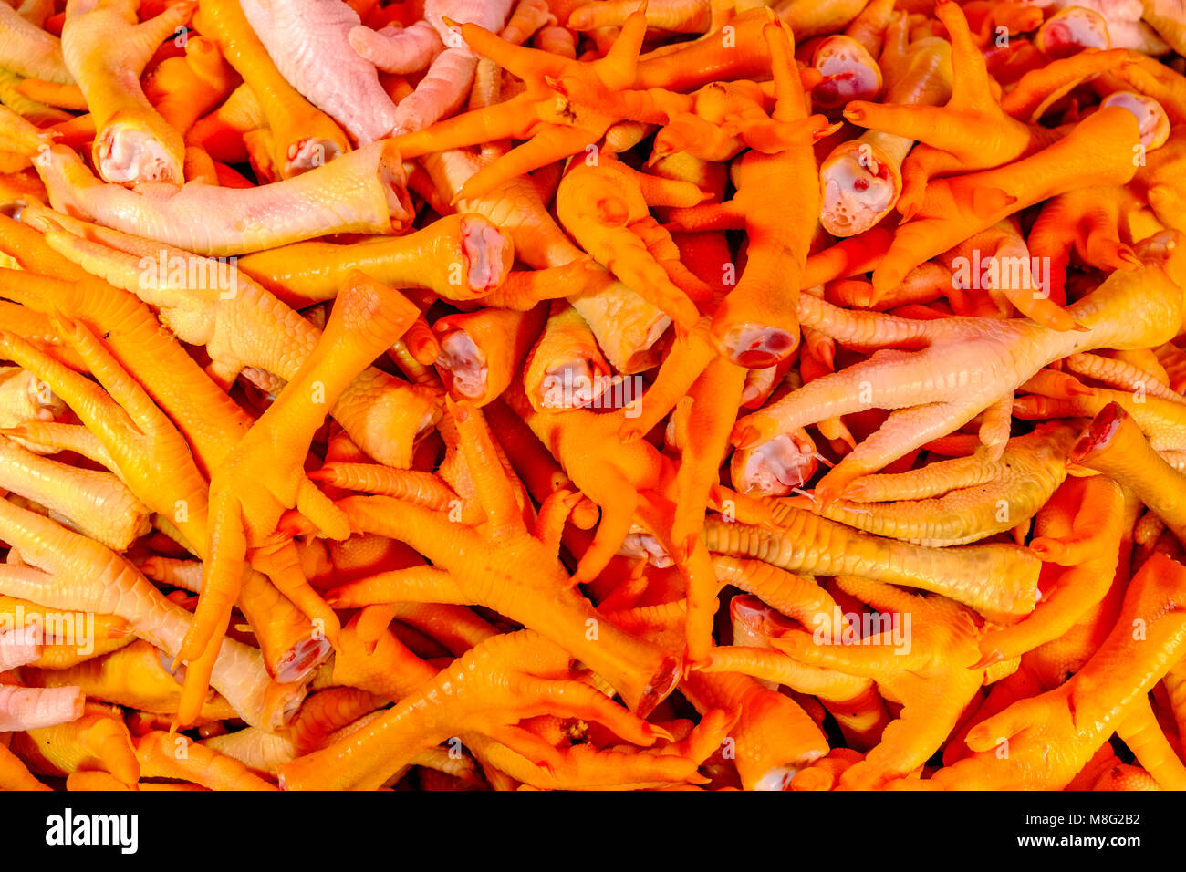 Cuisses de poulet frais sont en vente au marché de Nonthaburi Banque D'Images