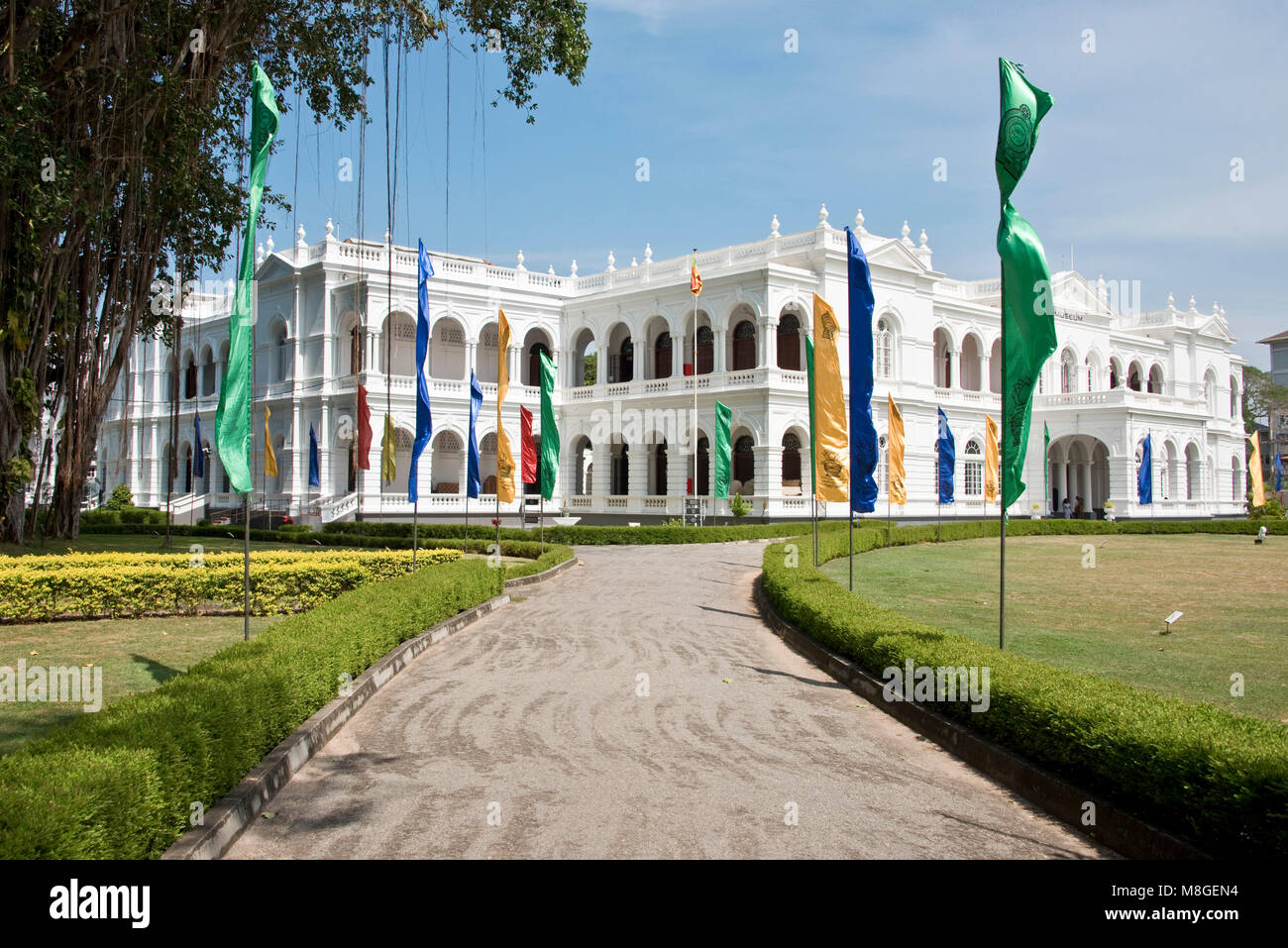Le Musée National de Colombo Sri Lanka aka Musée National extérieur sur une journée ensoleillée avec ciel bleu. Banque D'Images