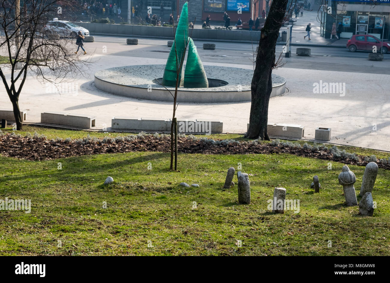Sarajevo, Bosnie-Herzégovine - 27 janvier 2018 - Les enfants de Sarajevo Square et le mémorial pour les enfants tués à Sarajevo pendant l Banque D'Images