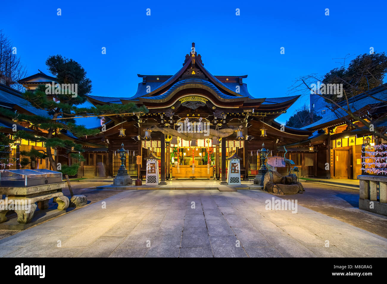 Kushida Shrine à Hakata, Fukuoka, Japon de nuit. Banque D'Images