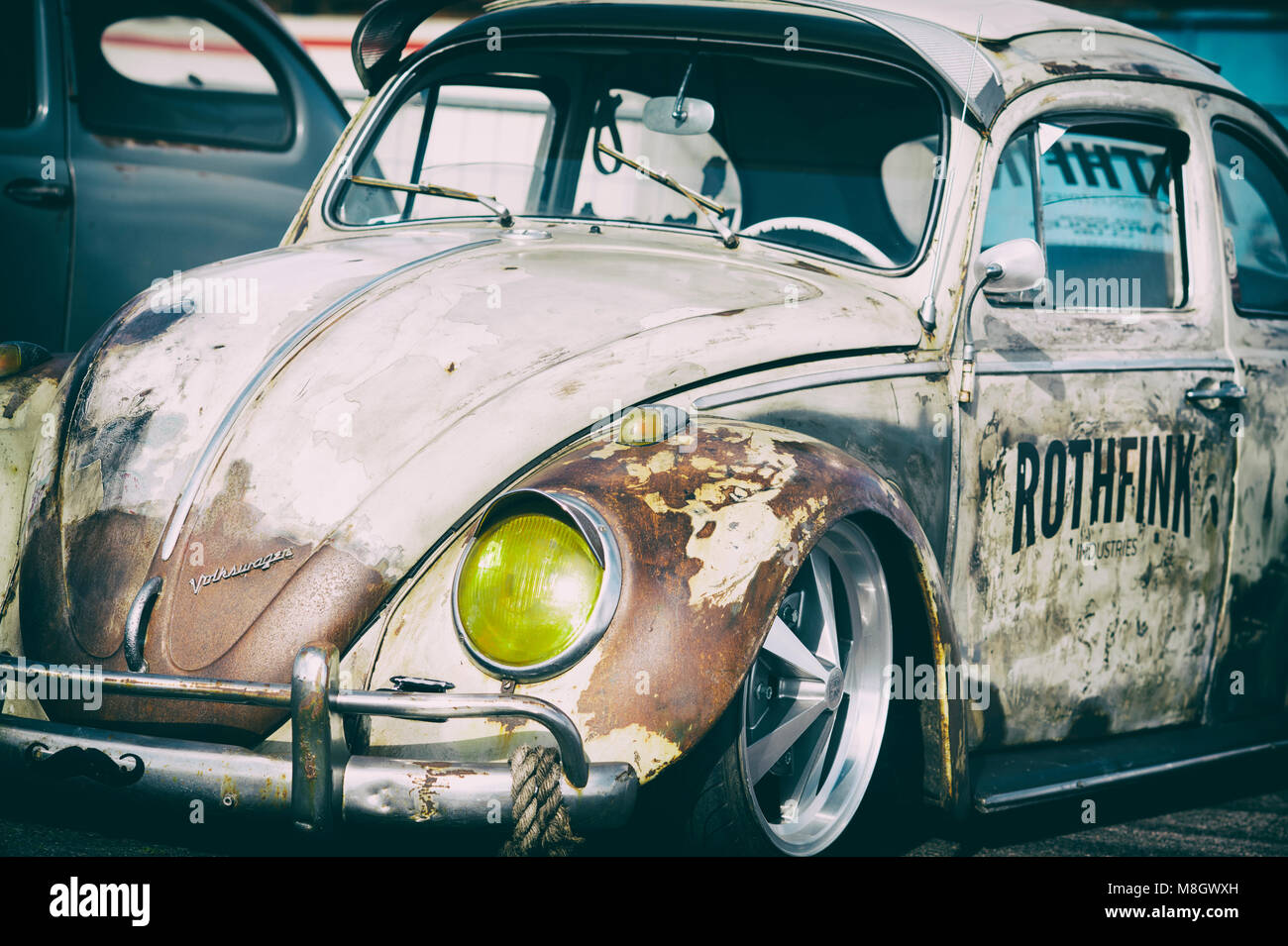 Rusty Rat VW Coccinelle voiture. La conduite à gauche style rat beetle. Vintage filtre appliqué Banque D'Images