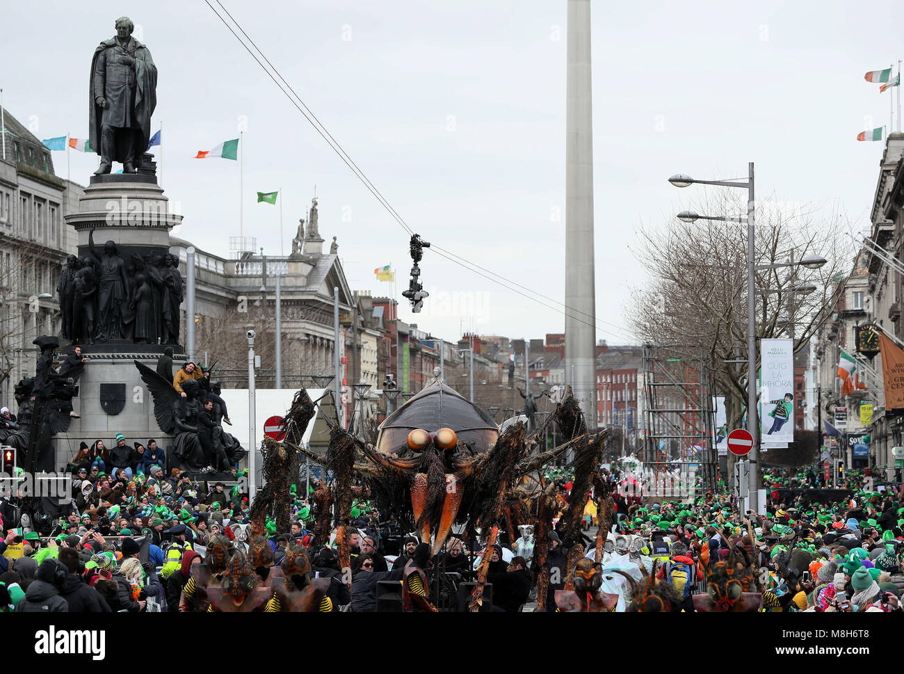 Vue de la St Patrick's Day Parade faisant son chemin vers le bas O'Connell street à Dublin. Photo date : Samedi 17 Mars, 2018. Crédit photo doit se lire : Brian Lawless/PA Wire Banque D'Images