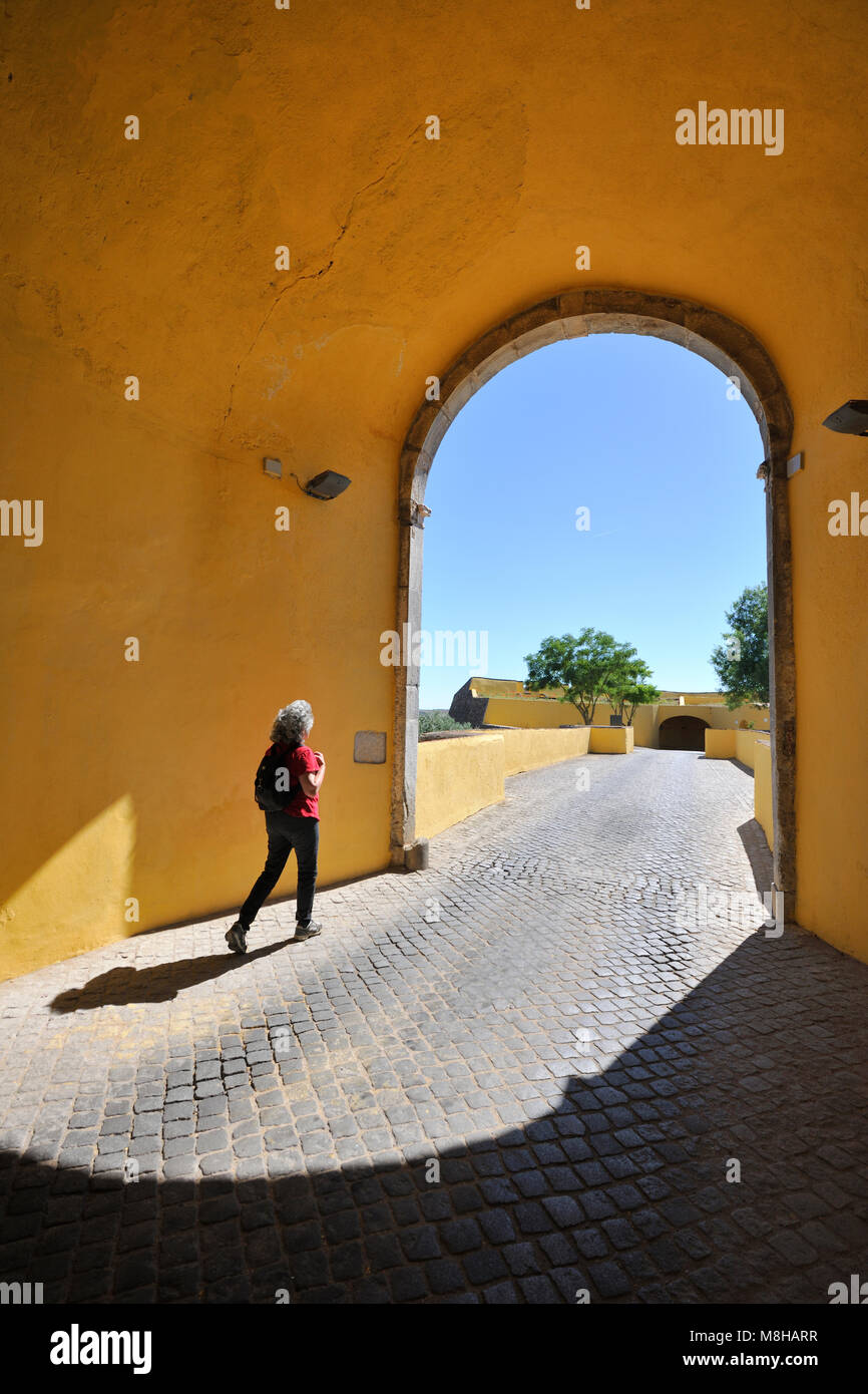 Esquina Gate, l'une des entrées du 17ème siècle pour aller à Elvas. Ces bastions entourent toute la ville, faisant d'eux le plus grand artillery fortifi Banque D'Images