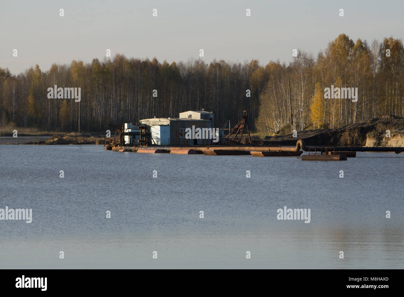 Péniche d' dans les bras morts flottant Banque D'Images